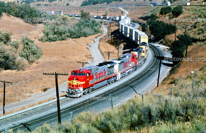 Santa-Fe, SANTA FE C44-9W #641, Cable California, 1995, Red/Silver Warbonnet, near Tehachapi, Kern County