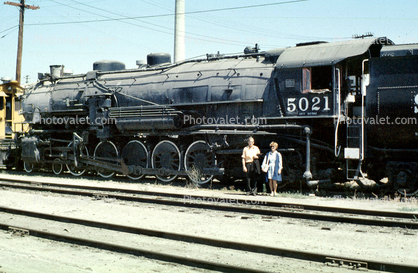 Southern Pacific 5021, SP-2 class 4-10-2, man, woman
