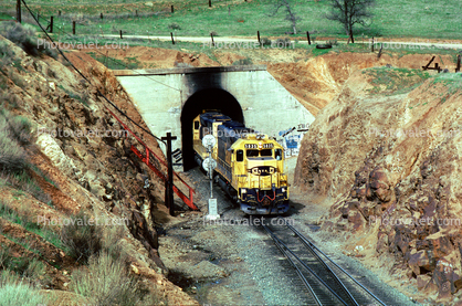 ATSF 5835, EMD SD45-2u, 5835, Walong Tunnel, Tehachapi Loop, California