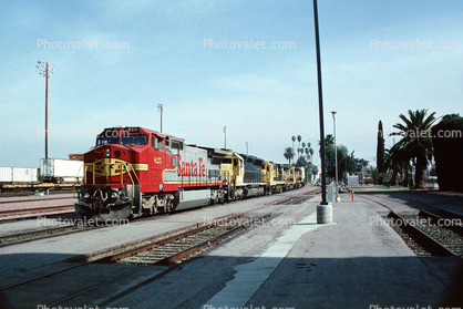 825, Santa-Fe ATSF Diesel Locomotive, Red & Silver, Warbonnet, San Bernardino California
