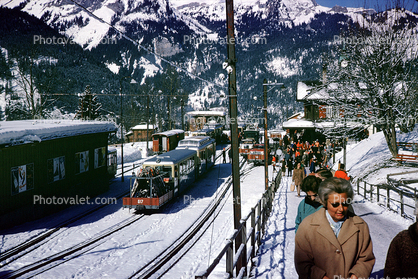 Snow, mountains, passengers, Wengen, 1950s