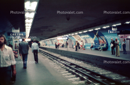 Creteil Subway Station, platform, Balard, Commuters, August 1974, 1970s