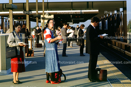 Bay Area Rapid Transit, Passengers waiting for BART, commuters