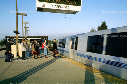 Bay Area Rapid Transit, Passengers waiting for BART, commuters