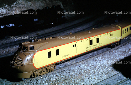 Union Pacific M-10000, Streamlined PassengerTrainset