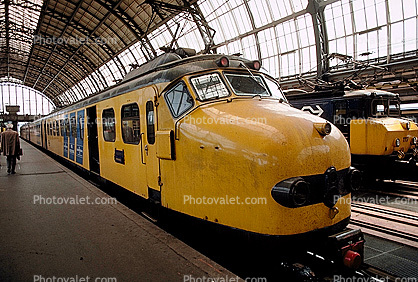 Streamlined, train station, platform, Amsterdam