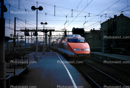 TGV, Streamlined, train station, platform