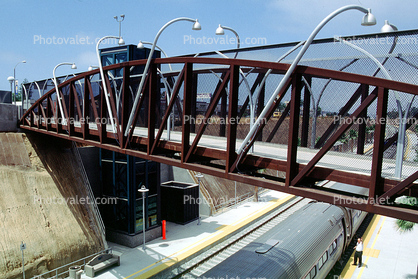 Coaster Train, Solana Beach station, Surfliner, footbridge