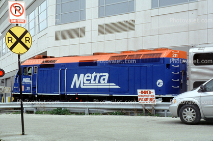 Metra, METX 211, EMD F40PHM-2, Cars, Crossing, Caution, warning, April 2004