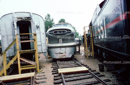 Aerotrain, General Motors, lightweight "Aero Train" locomotive head-on, Viewliner, streamlined, 1950s, EMD LWT12 locomotive