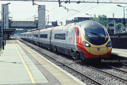 VIRGIN CL390 EXPRESS, Bletchley, England, Streamlined, trainset