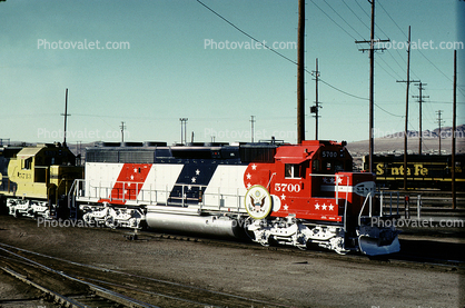 Patriotic Colors, ATSF 5700, EMD SD45-2, Presidential Seal, Barstow, 23 February 1975