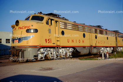EMD E9A #951, Union Pacific F-Unit locomotive, Trainset 