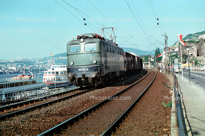 140-034-0 electric locomotive, Railroad Tracks, River, Riverboats