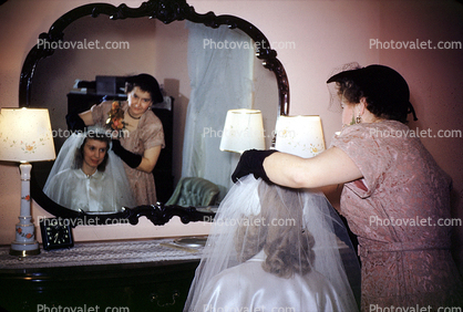 Bride, 1940s, mirror