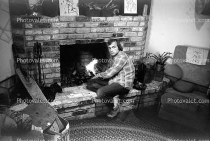 Fireplace, Flames, Yee Ole Dawg buring spleef forever, Cotati, California, Rose Avenue House
