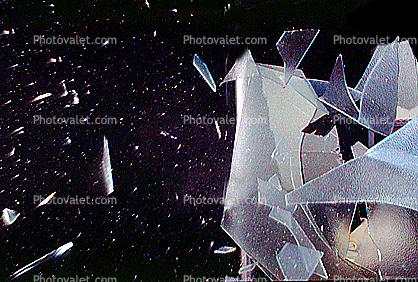 Shattered Glass, Explosion