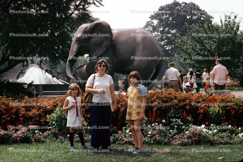 Elephant Sculpture, girls, mother