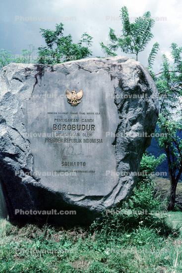 Borobudur, Rock, Marker, Emblem, Eagle, stone, statue, statuary, Borobudur Temple, Buddhist, Java
