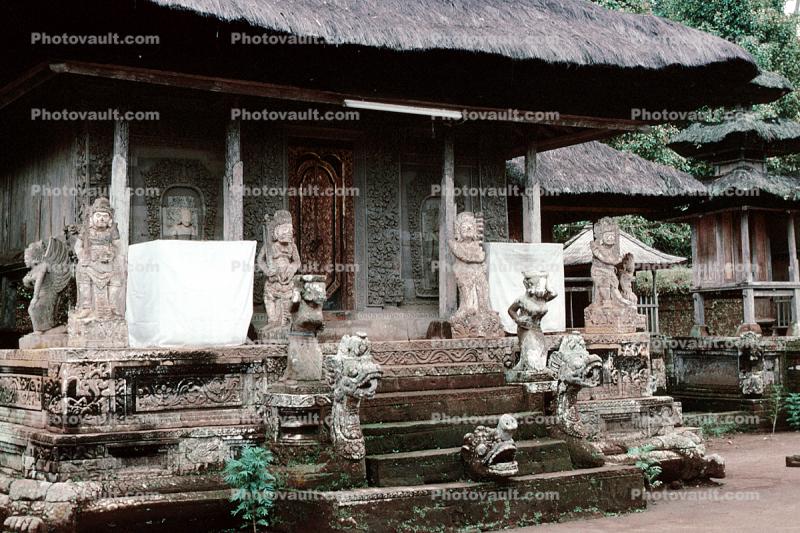 Dragon Statues, sacred shrine, steps, stairs, statue, Buildings, Compound, Kehen Temple, Pura Kehen, Hindu, Bangli Bali, Sod