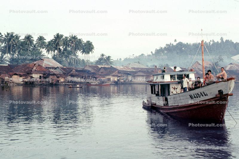 grass thatched houses, buildings, Harbor, boat, Nias, Sod
