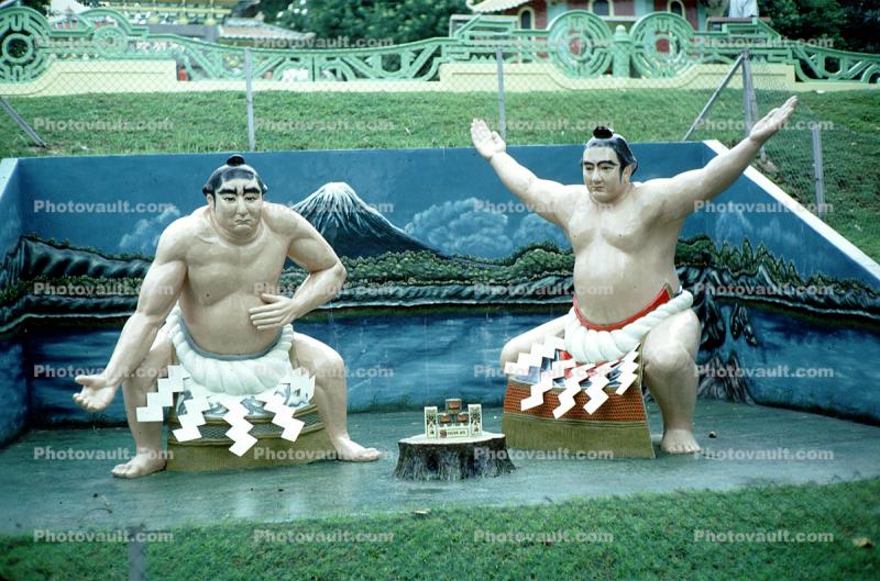 Sumo Wrestlers, Tiger Balm Gardens