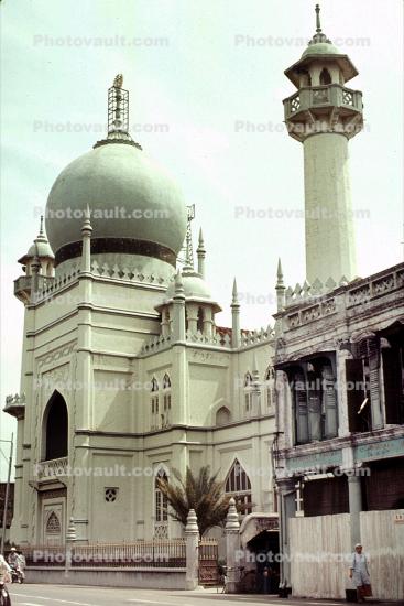 Minaret, building, unique, The Masjid Sultan (Sultan Mosque), dome, cars, Mosque