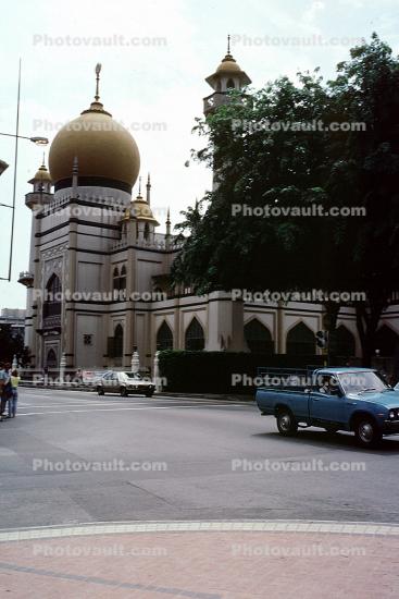 Mosque, The Masjid Sultan, (Sultan Mosque), Building, minaret, dome, cars