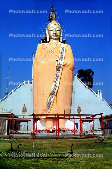 Standing Buddha Statue, Wat Intharawihan, Luang Bangkok