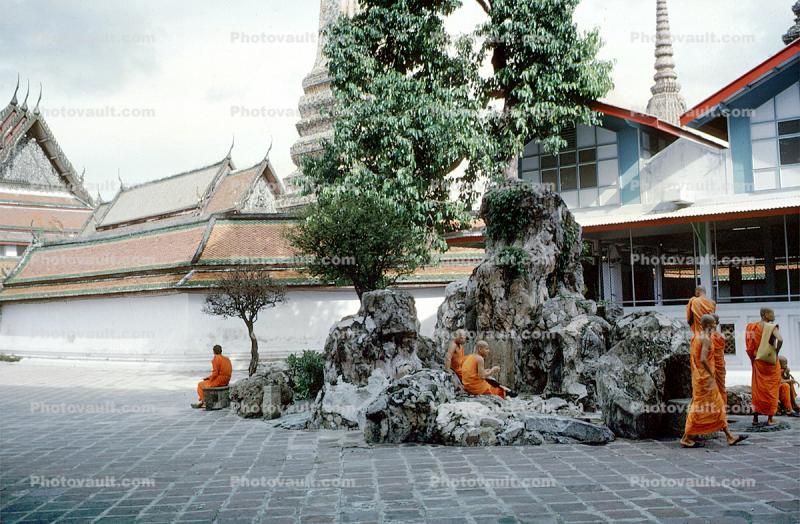 Men, Monks, orange robes, Bangkok