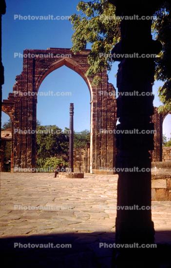 Kutab Minar Iron Pillar, 1951, 1950s