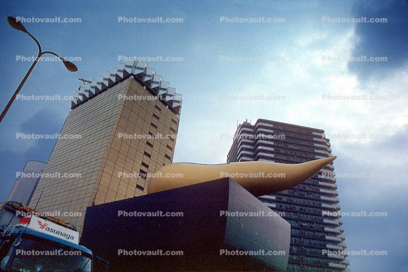 kin no unchi, sculpture, Asahi Beer building, unchi biru, aka "poop building", golden turd