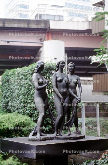 Three Sisters, Tokyo