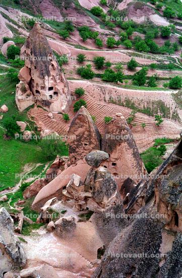 Cappadocia (Kapadokya), Cliff-hanging Architecture