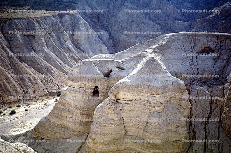 Qumran, caves where the Dead Sea Scrolls were discovered, Dead Sea