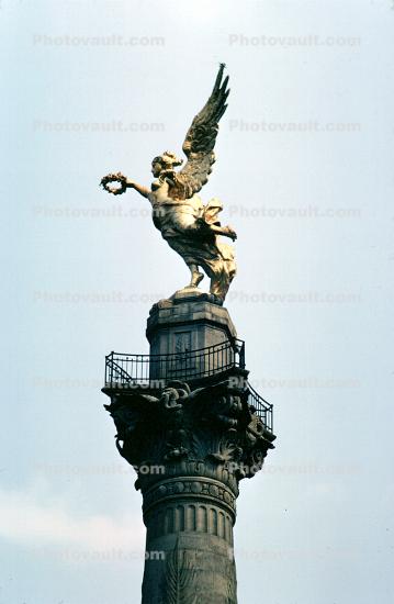 El Angle Statue, Paseo de la Reforma, Statue, Monument, Landmark, building, April 1974, 1970s