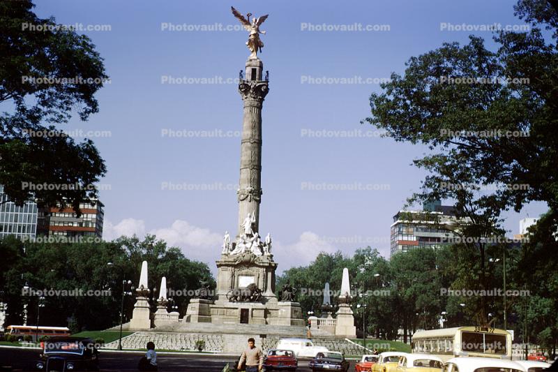 El Angle Statue, Paseo de la Reforma Boulevard, Monument to the Heroes of Independence, Monumento a los H?roes de Independencia, Statue, Landmark, March 1967, 1960s
