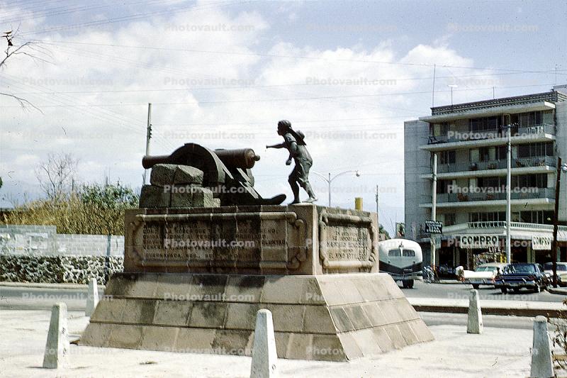 Cannon, Landmark, Monument, Bronze Statue, Pedestal, Artillery, gun, March 1967, 1960s
