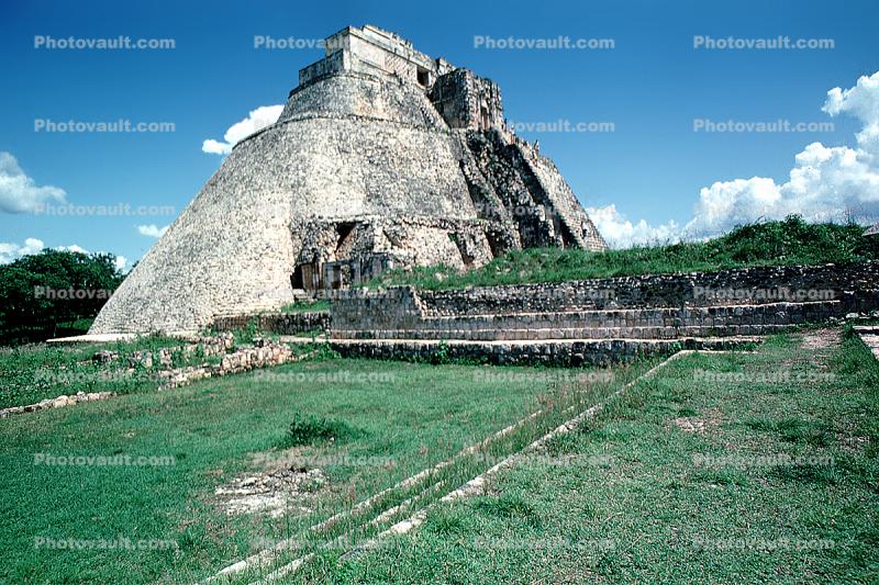 Pyramid of the Magician, Uxmal, Puuc architecture