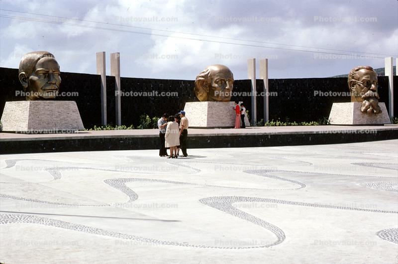 San Fernando Plaza, statue of the Tres Presidentes (Three Presidents), Guaymas, Sonora