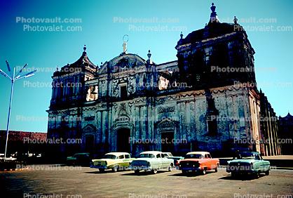 Cathedral of Leon, Cars, automobile, vehicles, Leon, 1950s