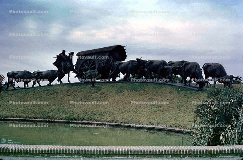 Monumento La Carreta, (Oxcart Monument), statue, oxen, wagon, National Monument, famous landmark, Montevideo