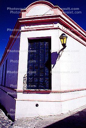 Window, Wall, Sidewalk, Building, Colonia