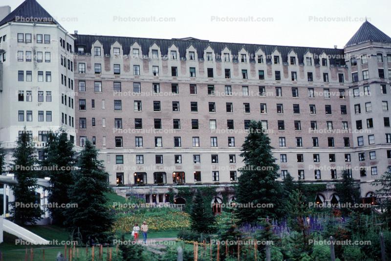 Chateau Lake Louise Hotel, building