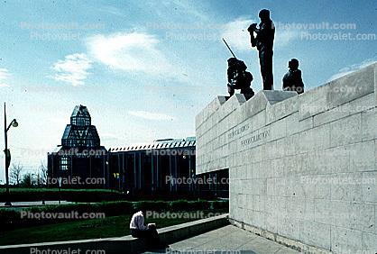 Statue, Soldiers, National Gallery of Canada, glass-encased building, landmark