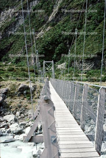 footbridge, suspension bridge
