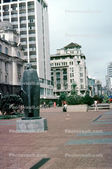 statue, monument, Queen Street, Auckland