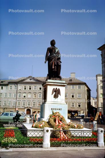 Mozart, statue, statuary, landmark, wreath, buildings, Salzburg