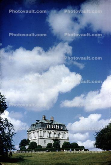 Mansion on a Hill, clouds