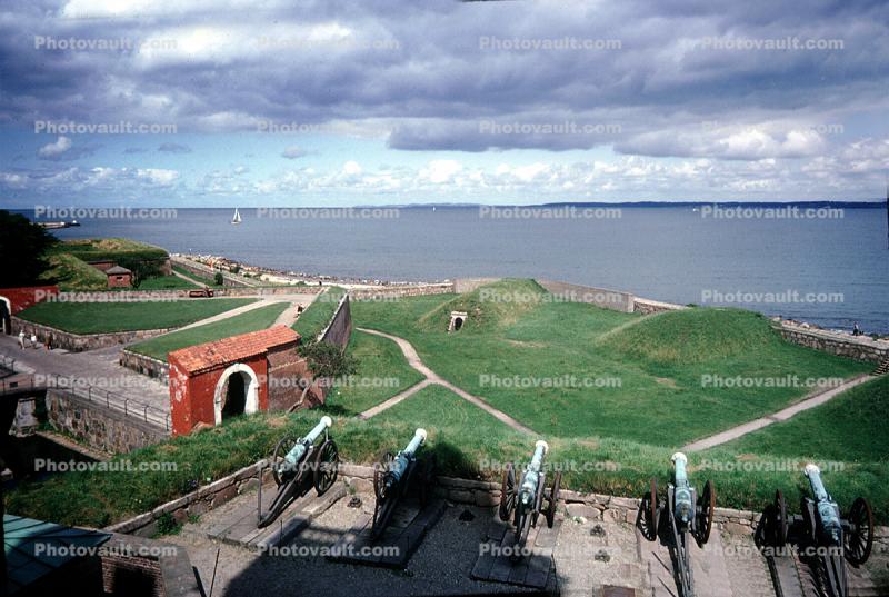 Cannons, Weapons, Berm, Elsinore Castle, Fort, Borsen, Tower of the former Stock Exchange, Copenhagen, Artillery, gun